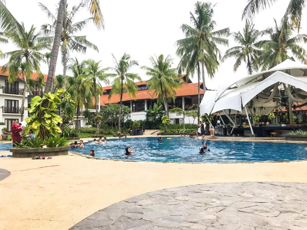 Kolam Renang di Sheraton Hotel Bandar Lampung