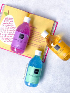 Tiga Varian Shower Scrub Scarlett