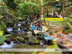 Piknik di pinggir sungai air terjun jumog, tempat wisata ramah anak
