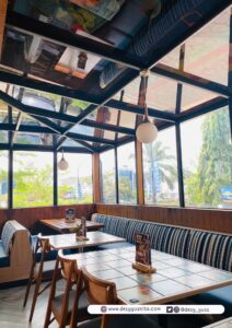 Indoor Area di CU@Cafe Kota Wisata