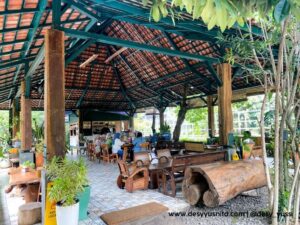 Makan Dibawah Pohon Memiliki area yang luas