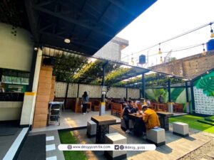 Tempat Dine In Semi outdoor