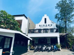 Rumah Makan Rindoe di Kota Wisata