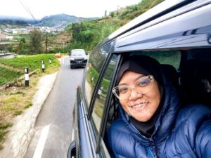 Menikmati udara pagi di Dieng